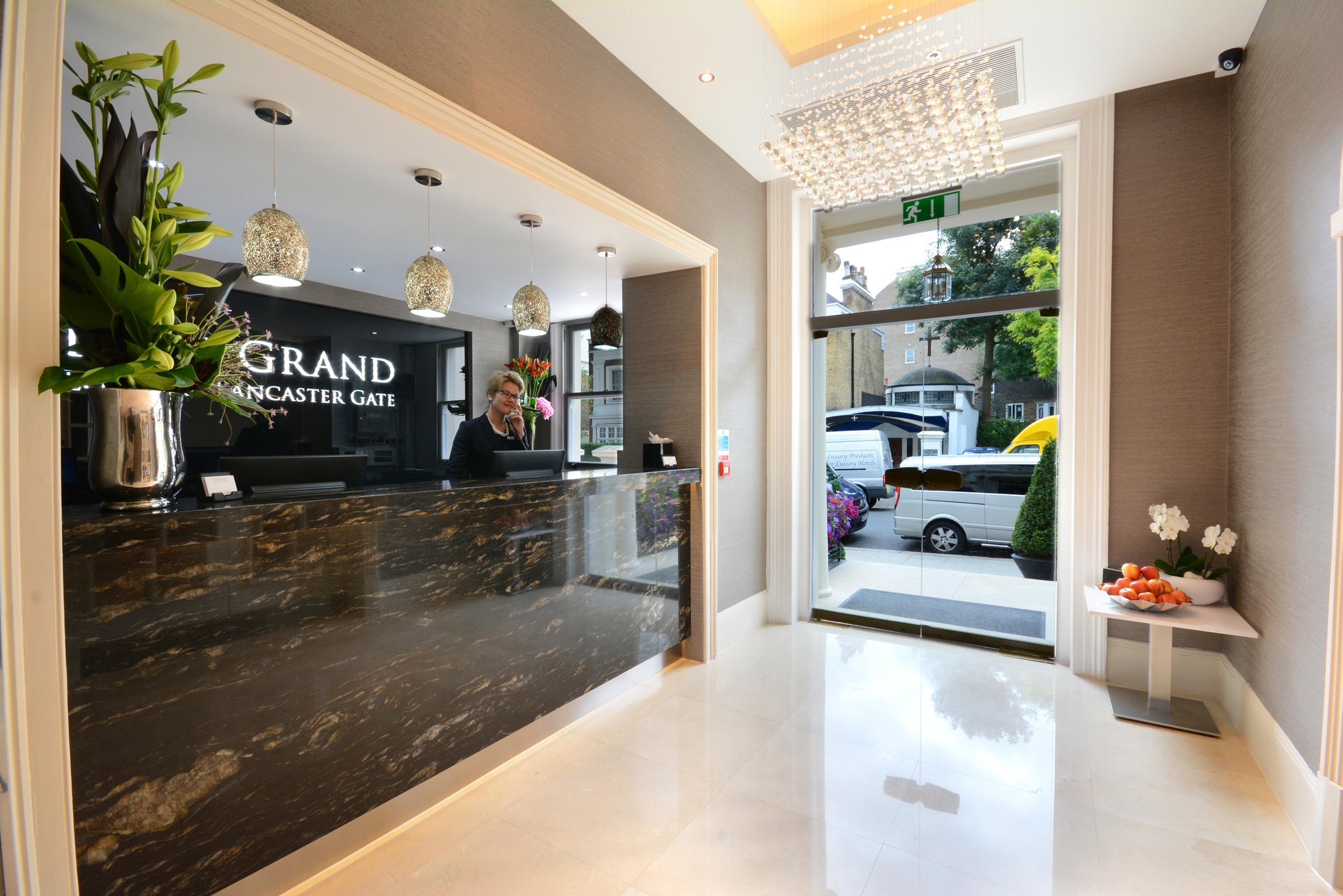 Отель Park Grand London Lancaster Gate Экстерьер фото The hotel's reception