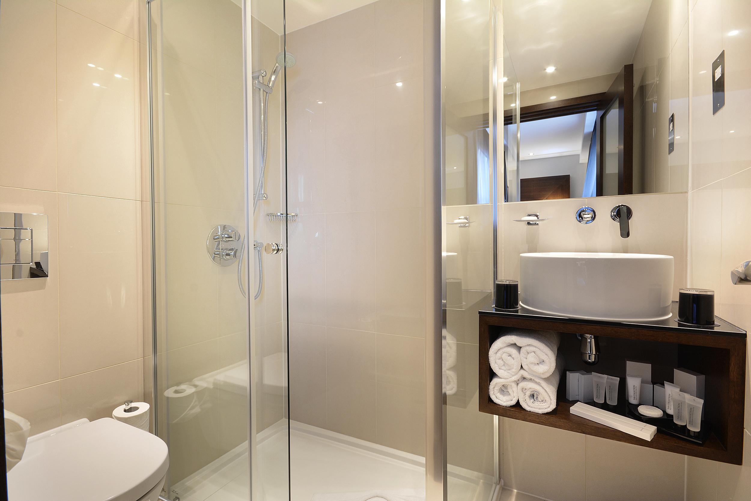 Отель Park Grand London Lancaster Gate Экстерьер фото A shower cubicle