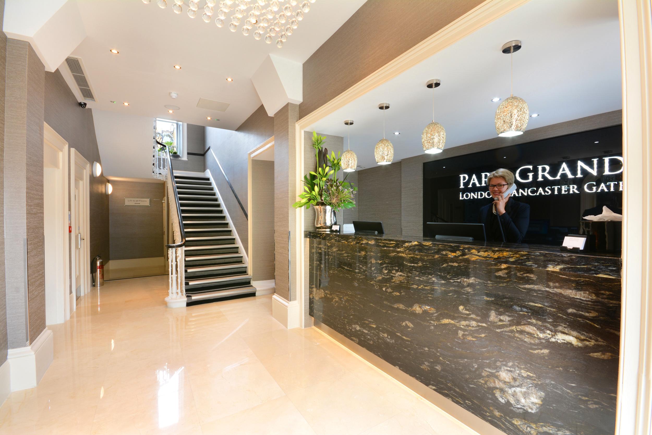 Отель Park Grand London Lancaster Gate Экстерьер фото The hotel's lobby