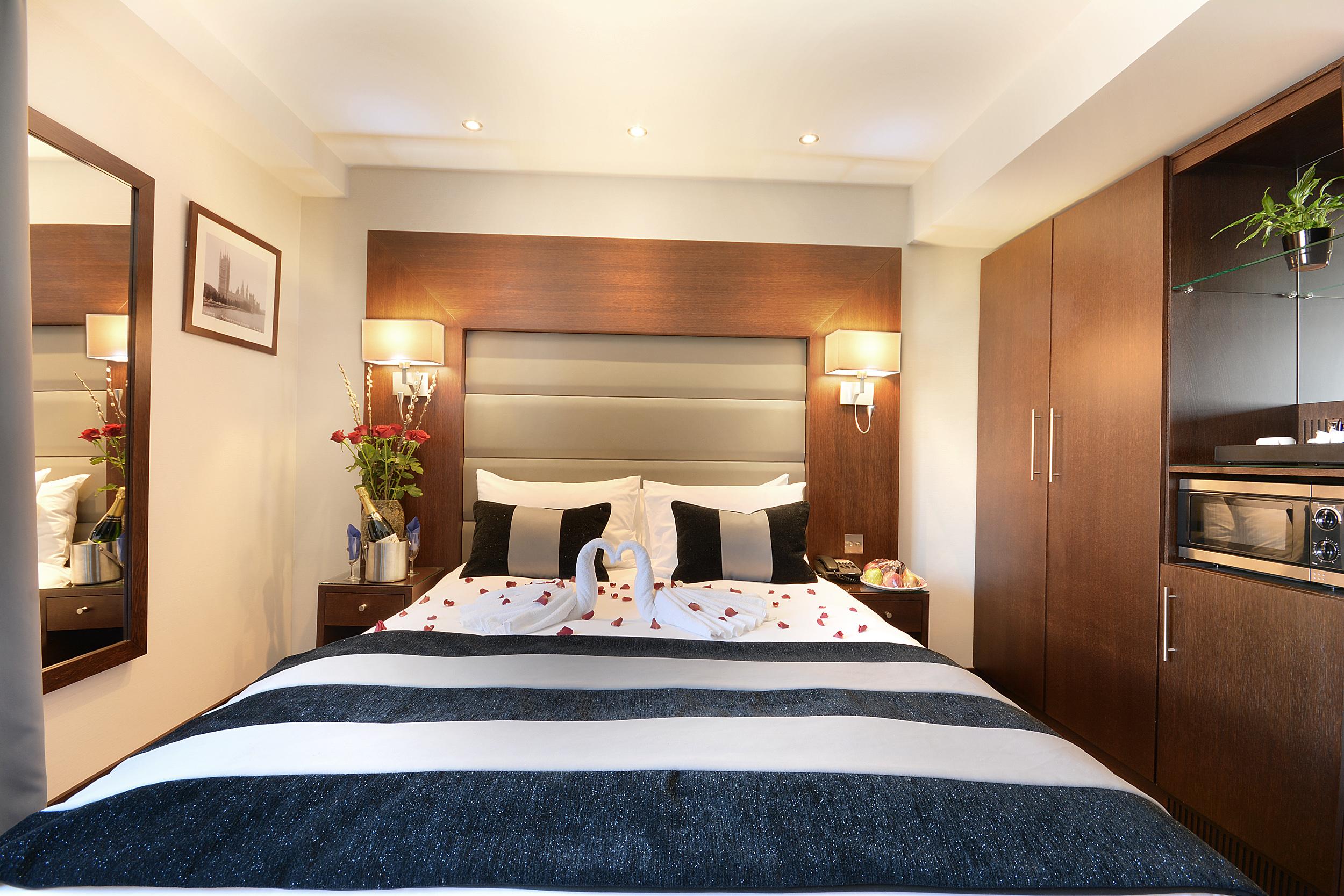 Отель Park Grand London Lancaster Gate Экстерьер фото A bedroom at the hotel