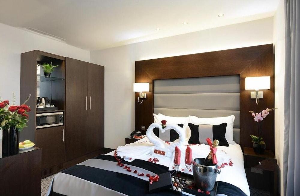 Отель Park Grand London Lancaster Gate Экстерьер фото A bedroom at the hotel