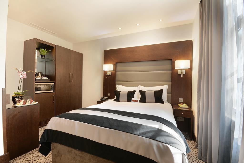 Отель Park Grand London Lancaster Gate Экстерьер фото A bedroom at the hotel