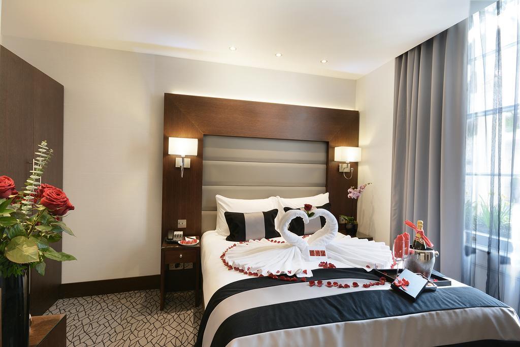 Отель Park Grand London Lancaster Gate Экстерьер фото A bedroom at the hotel