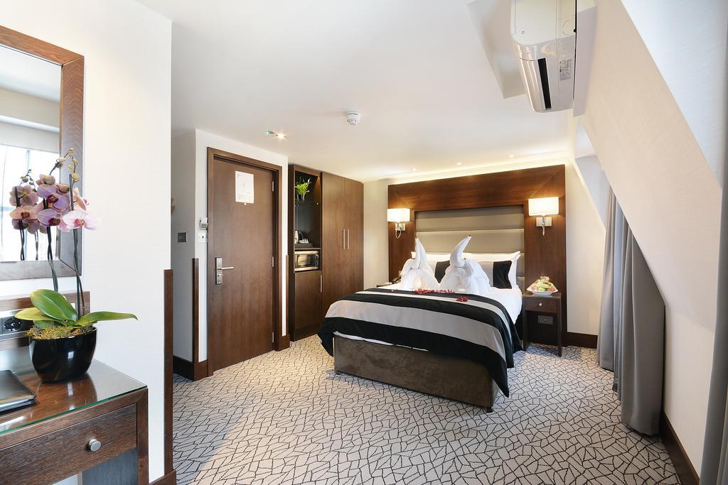 Отель Park Grand London Lancaster Gate Экстерьер фото A room at the hotel