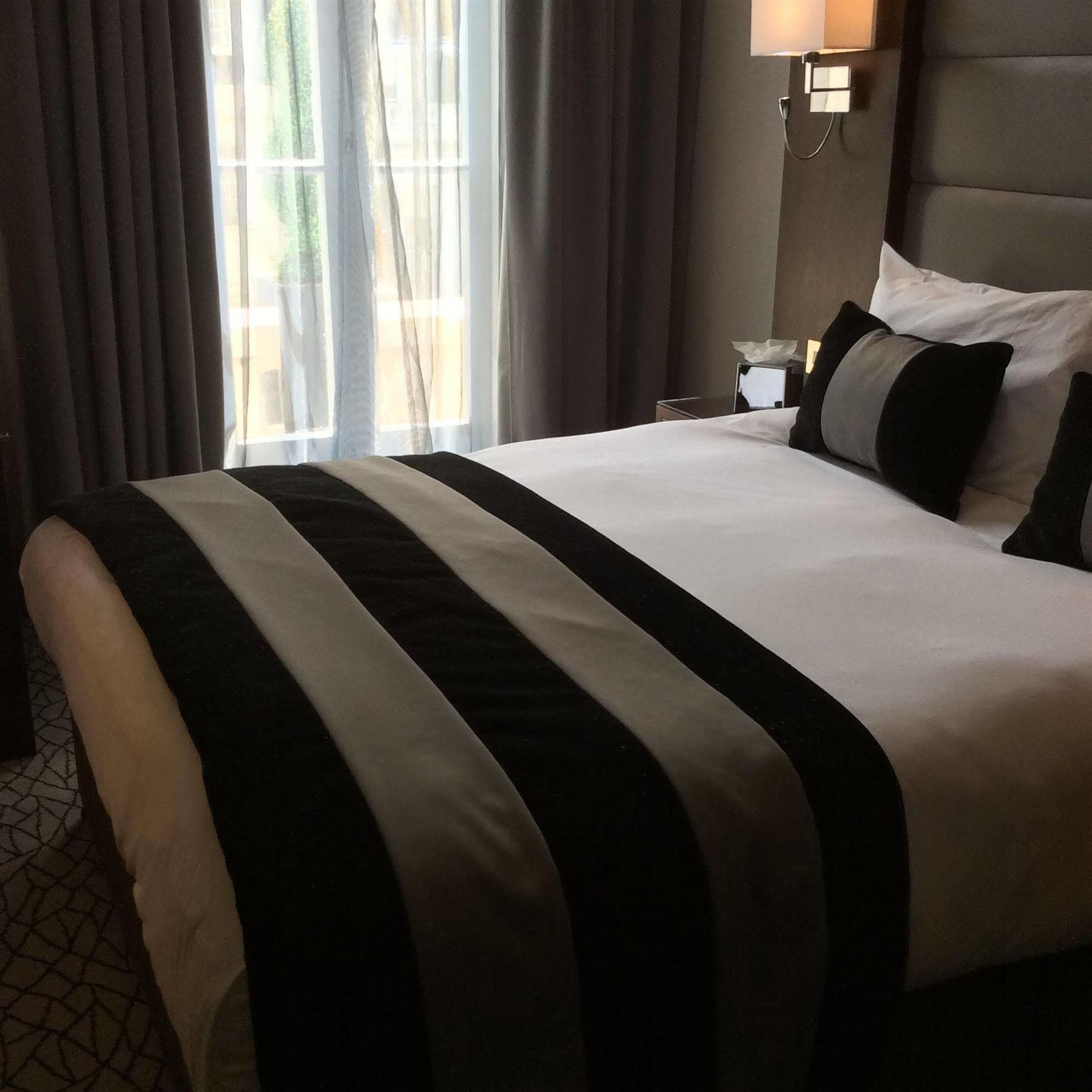 Отель Park Grand London Lancaster Gate Экстерьер фото A bed runner